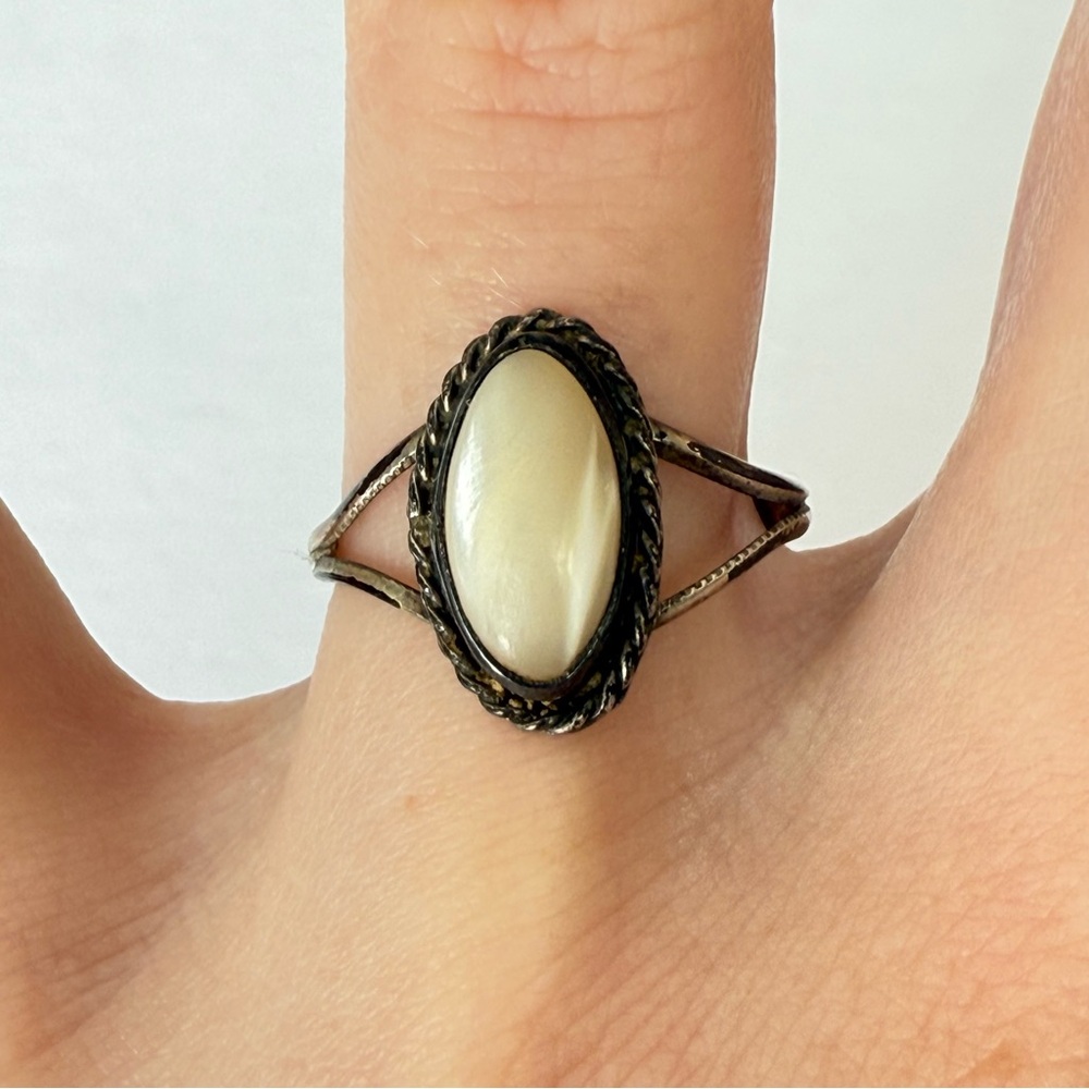 Vintage Sterling Silver Braided Mother Of Pearl Oval Ring Size 7.5 Statement